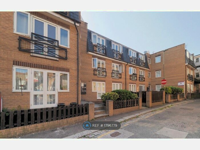 1 Bedroom Flat To Rent In Olivia Court, Barnet, EN5