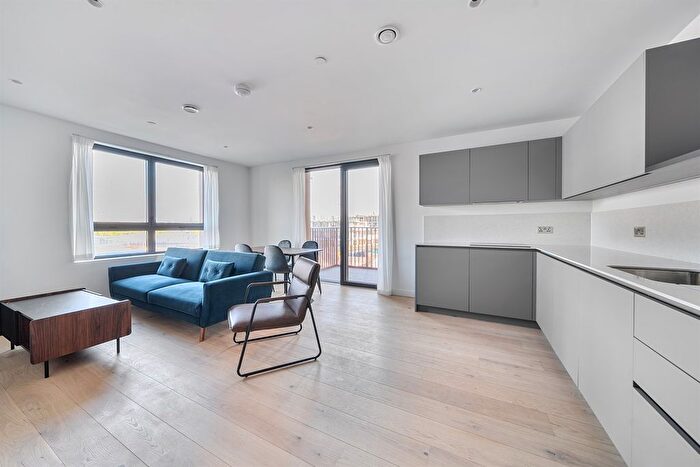 1 Bedroom Flat To Rent In Peninsula Gardens, Mabyn Lane, Lower Riverside, Greenwich Peninsula, SE10