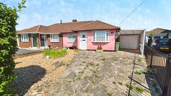 2 Bedroom Bungalow For Sale In Ravens Close, Fareham, Hampshire, PO14