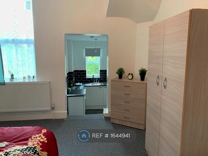 Studio To Rent In Sidney Avenue, London, N13