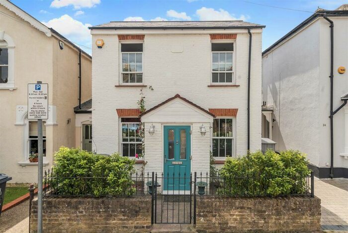 3 Bedroom Detached House To Rent In Bearfield Road, Kingston Upon Thames, KT2