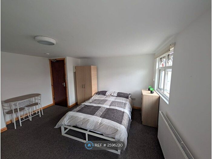 Studio To Rent In Norfolk Avenue, London, N13