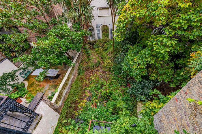 5 Bedroom Property For Sale In Chapel Street, London, SW1X