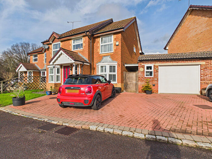 5 Bedroom Detached House For Sale In Mannock Way, Woodley, RG5