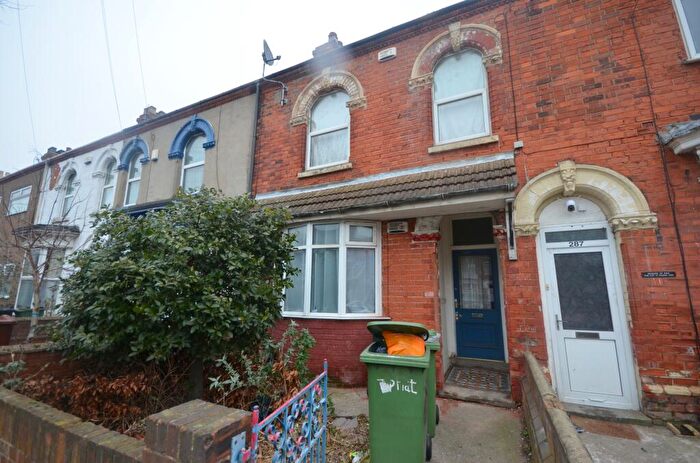 1 Bedroom Flat To Rent In Hainton Avenue, Grimsby, DN32