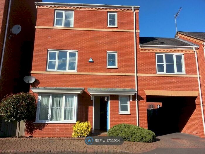 3 Bedroom Detached House To Rent In Padbury Drive, Banbury, OX16