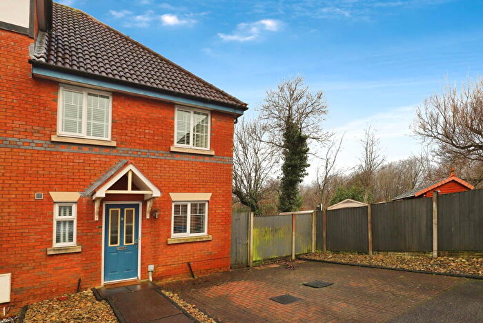 3 Bedroom End Of Terrace House For Sale In Rosgill Drive, Middleton, Manchester, M24
