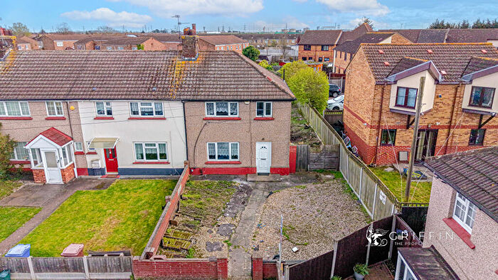 3 Bedroom End Of Terrace House For Sale In Kelvin Road, Tilbury, RM18