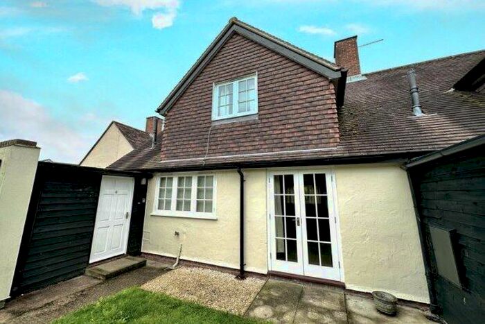 2 Bedroom End Of Terrace House To Rent In The Beeches, Winchester, SO21