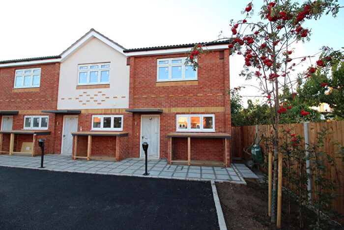 2 Bedroom End Of Terrace House For Sale In Trent Way, Worcester Park, KT4