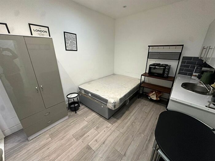 Studio To Rent In Gowan Road, Harlsden, NW10