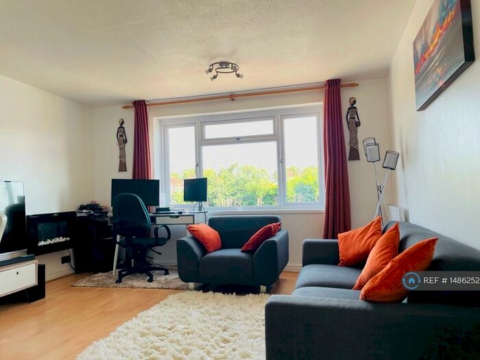 2 Bedroom Flat To Rent In Bingley Close, Snodland, ME6