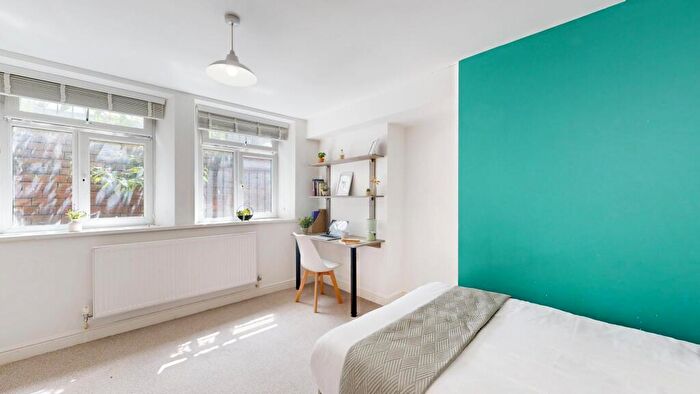 5 Bedroom House To Rent In Regent Park Avenue, Leeds, LS6