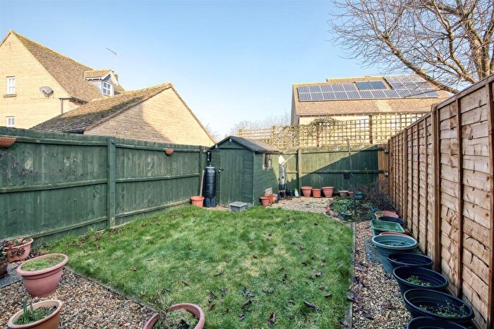 3 Bedroom End Of Terrace House For Sale In Dexter Way, Warmington, PE8