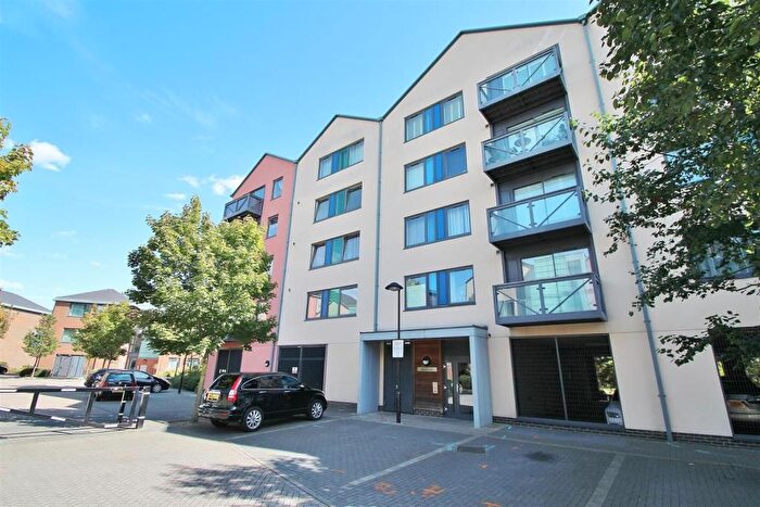 2 Bedroom Flat To Rent In Union Lane, Isleworth, TW7