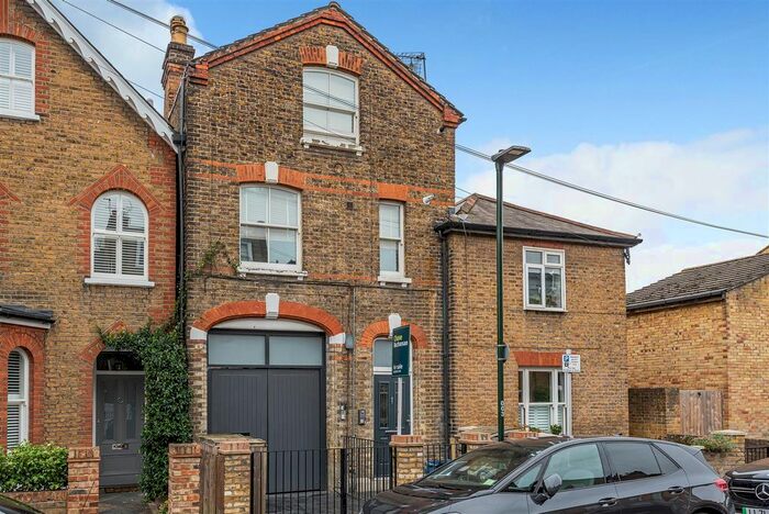2 Bedroom Flat For Sale In Evelyn Road, Richmond, TW9