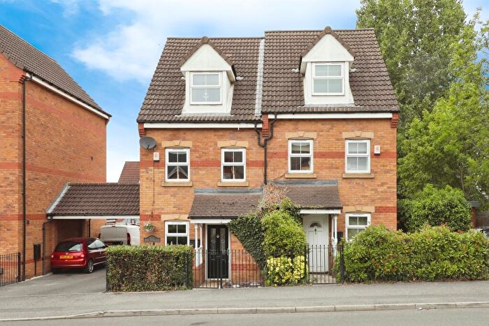 3 Bedroom Semi-Detached House For Sale In Scrooby Road, Harworth, Doncaster, DN11