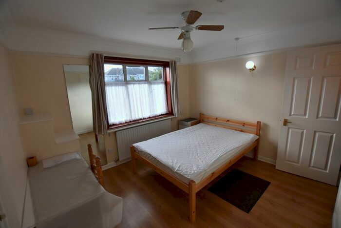 Studio To Rent In Newlands Close, Wembley, HA0