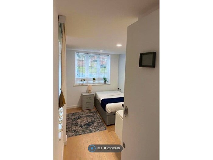 Studio To Rent In Nicola Close, South Croydon, CR2