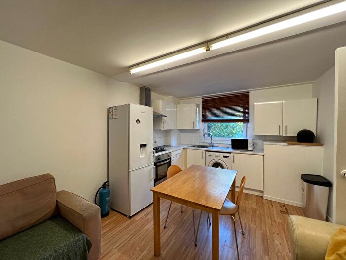 4 Bedroom Flat To Rent In Millender Walk, London, SE16