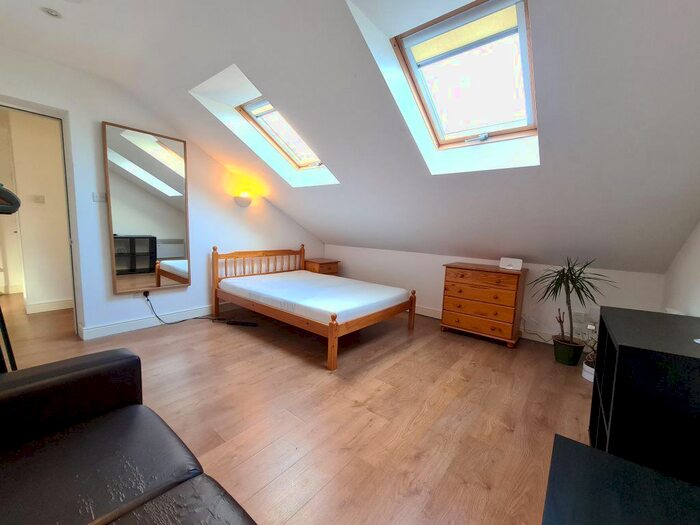 1 Bedroom Flat To Rent In Sandringham Road, London E8