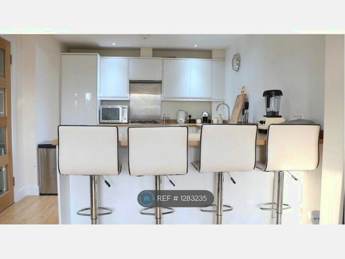 1 Bedroom Flat To Rent In Lastingham Court, Staines-Upon-Thames TW18