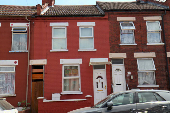3 Bedroom Terraced House To Rent In Oak Road, Luton, LU4
