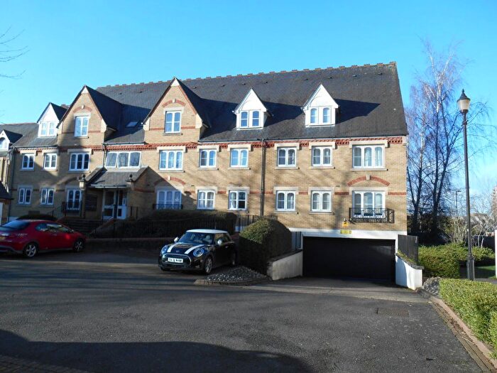 2 Bedroom Flat To Rent In Exeter Close, Watford, WD24