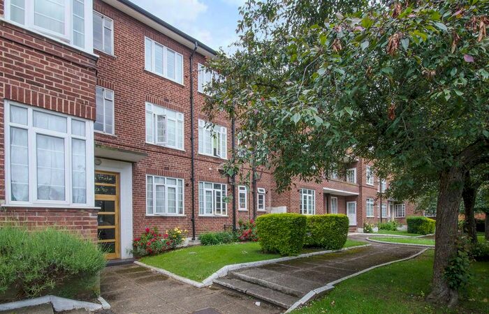 2 Bedroom Flat To Rent In Kings Drive, Wembley, HA9