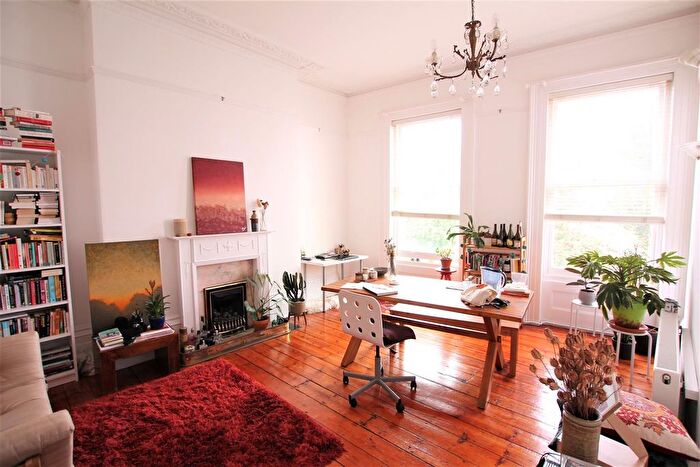 2 Bedroom Flat To Rent In Montpelier Crescent, Brighton, BN1