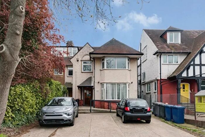 2 Bedroom Flat To Rent In Finchley Road, London, NW11