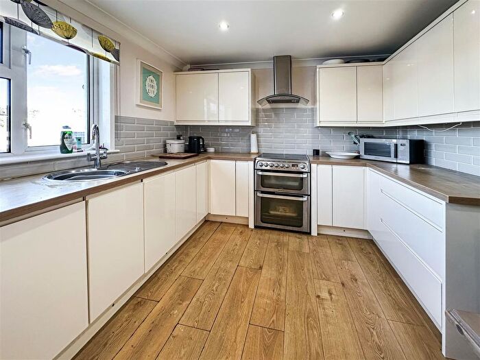 3 Bedroom Terraced House For Sale In Lowenek Close, Falmouth, TR11