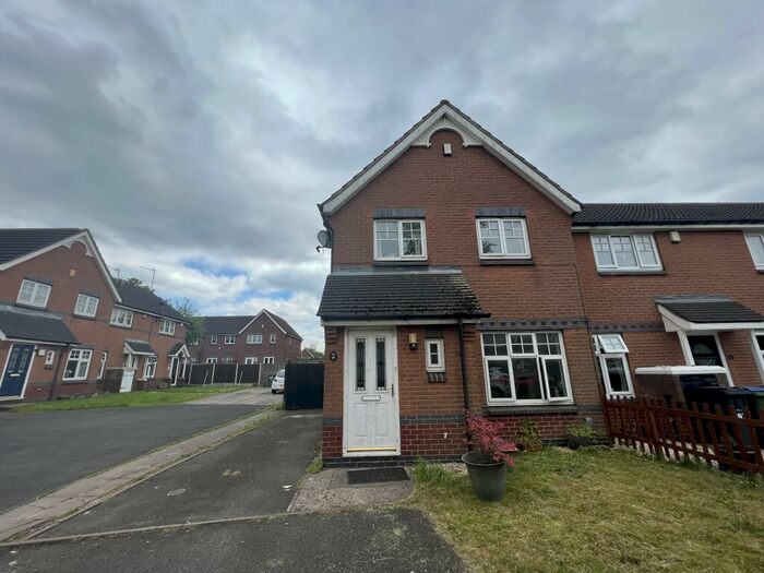 3 Bedroom Semi-Detached House To Rent In Vicarage Street, Oldbury, B68