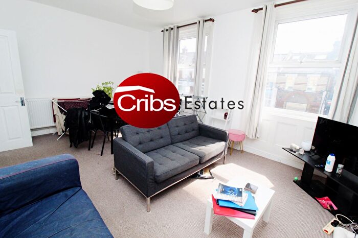 4 Bedroom Flat To Rent In London, SW19