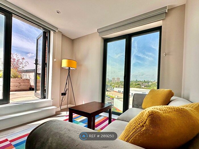 1 Bedroom Flat To Rent In Springwell Gardens, Leeds, LS12