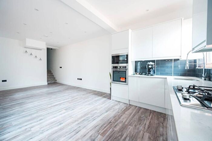 1 Bedroom Flat To Rent In .Coldharbour Lane, Brixton, London, SE5