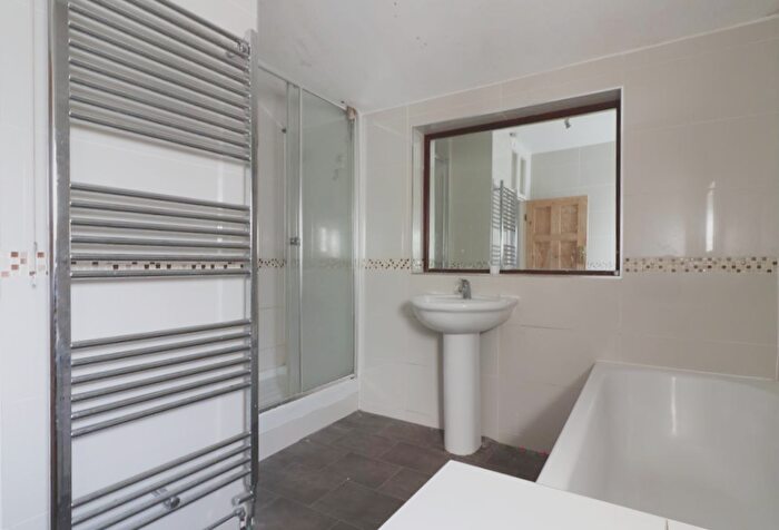 3 Bedroom Flat To Rent In South Eden Park Road, Beckenham, Kent, BR3