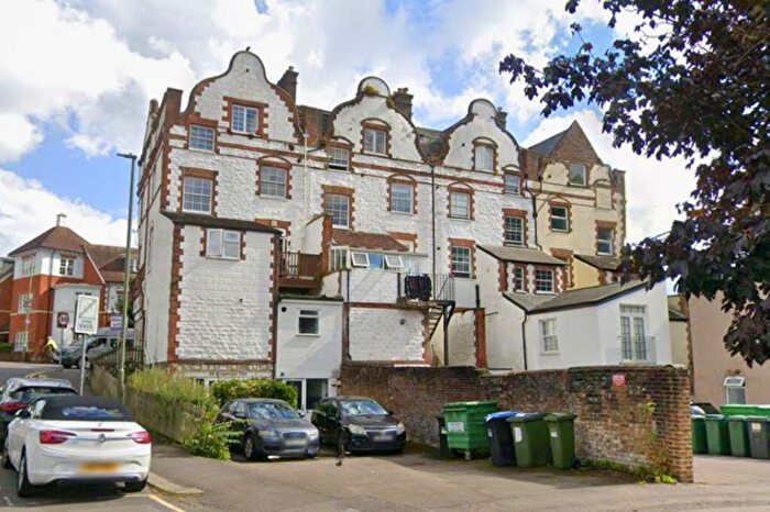 3 Bedroom Flat To Rent In Croydon Road, Reigate, Surrey, RH2