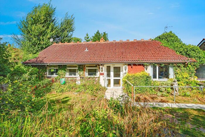 2 Bedroom Bungalow For Sale In Kingsmead, Edlesborough, Dunstable, Buckinghamshire, LU6