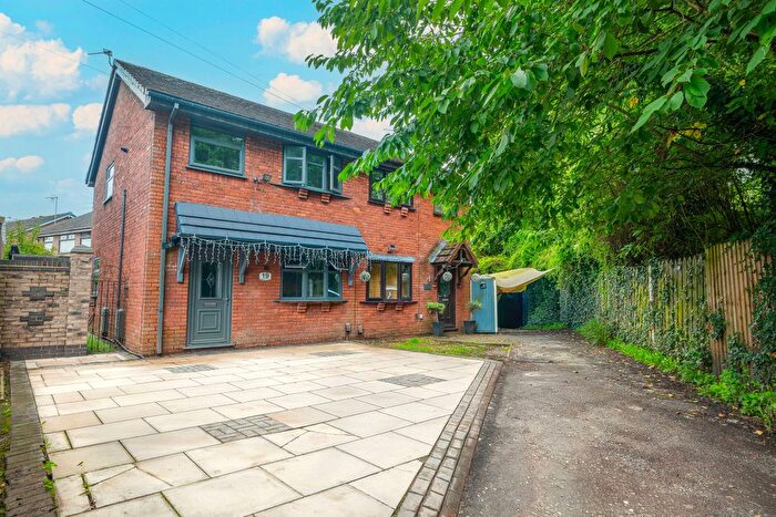 3 Bedroom Semi-Detached House For Sale In Magnolia Close, Haydock, St. Helens, Merseyside, WA11