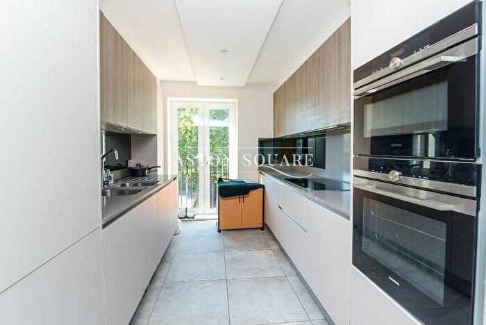 3 Bedroom Flat To Rent In Parson Street, London, NW4