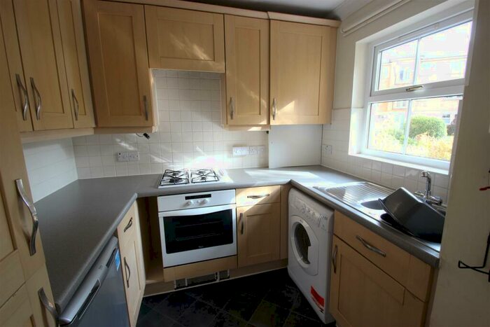 3 Bedroom Flat To Rent In Venneit Close, OX1