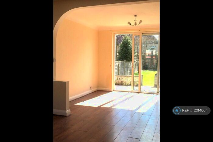 3 Bedroom Semi-Detached House To Rent In Otley Drive, Ilford, IG2