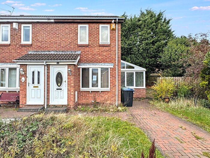 2 Bedroom Semi-detached House For Sale In Glanton Close, Gateshead, NE10