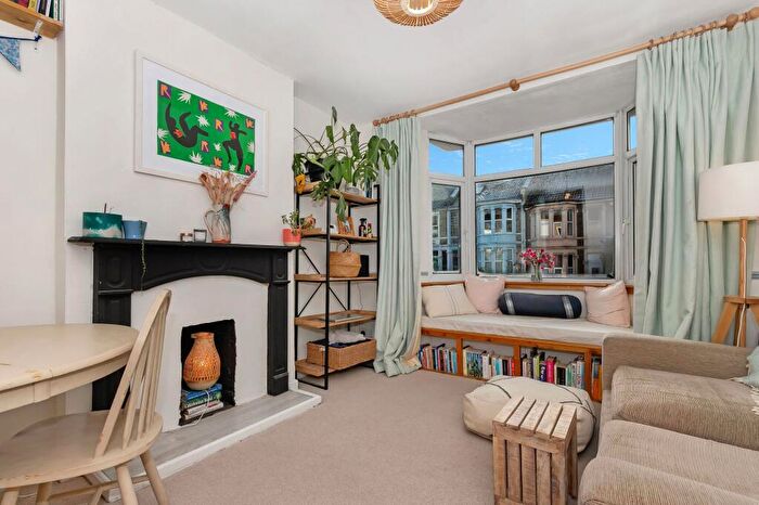 2 Bedroom Flat For Sale In Bell Hill Road, Bristol, BS5