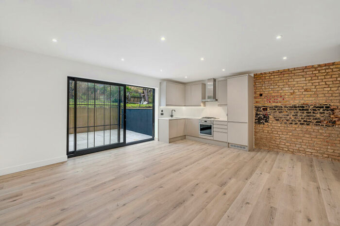 2 Bedroom Apartment To Rent In Southend Road, Beckenham, BR3