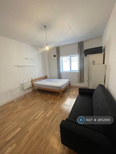 Studio To Rent In Beresford Road, London, N8