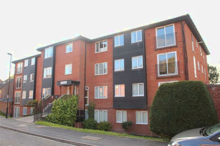 2 Bedroom Apartment To Rent In Oakhill Lodge, Reedham Drive, Purley, Surrey, CR8