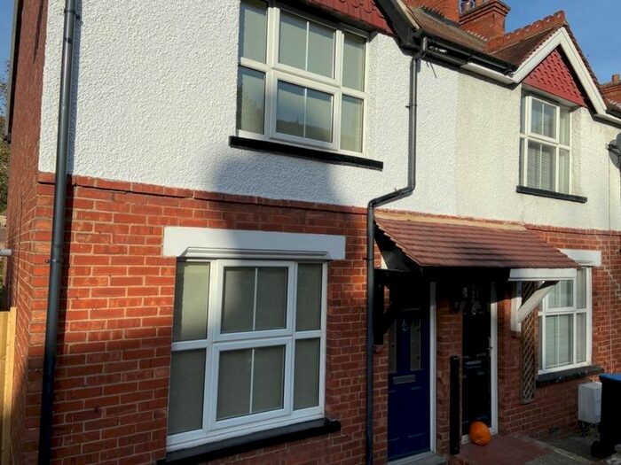 2 Bedroom Semi-Detached House To Rent In Croydon Road, Caterham CR3