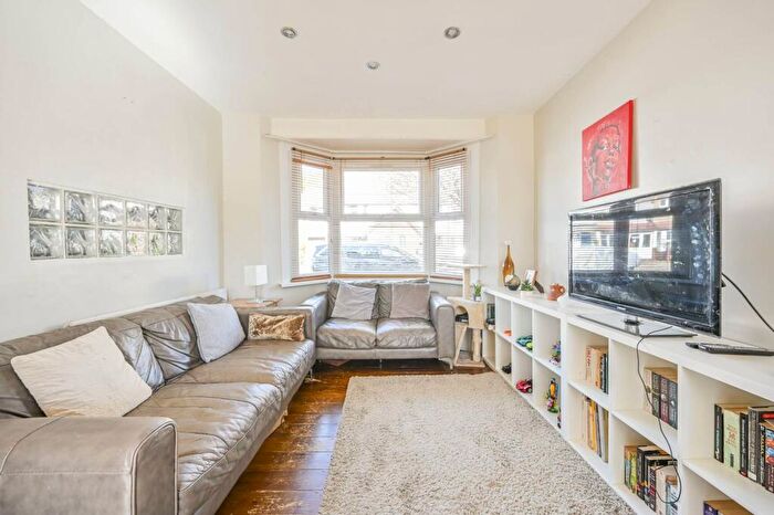 4 Bedroom Terraced House For Sale In Barrowell Green, Palmers Green, London, N21